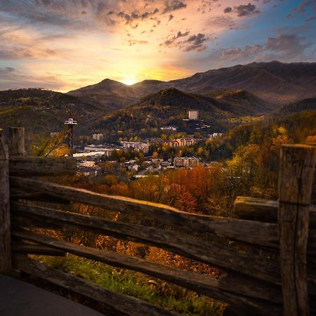 Mountain Eden, Hot Tub, Resort Pool, Wifi, 1089 Free Tickets Each Paid Day, Dollywood And More Гатлинбург Экстерьер фото