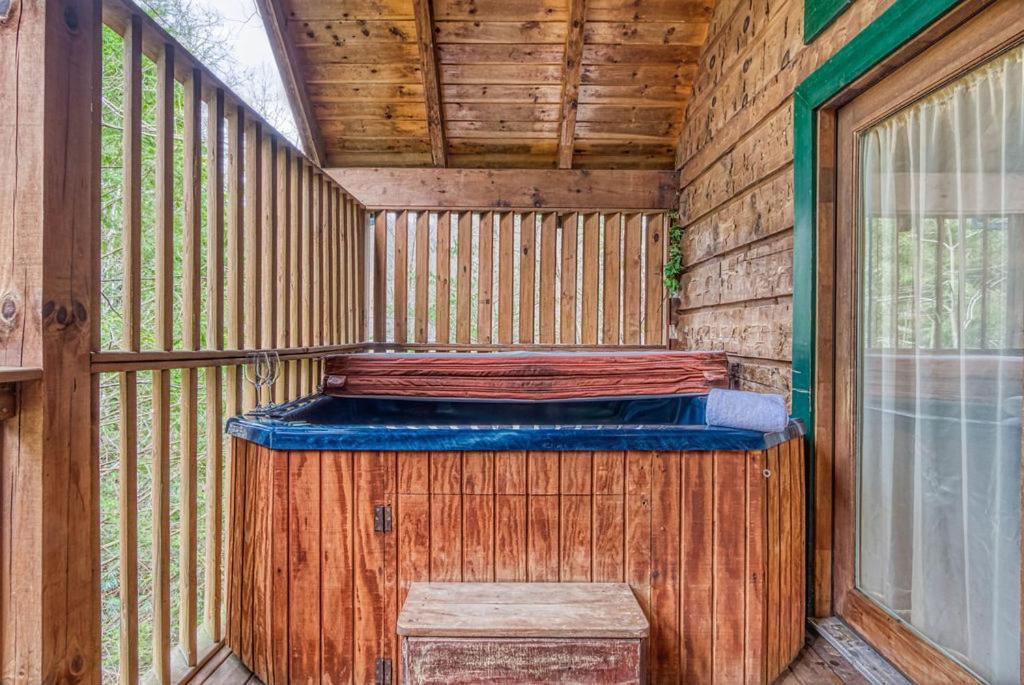 Mountain Eden, Hot Tub, Resort Pool, Wifi, 1089 Free Tickets Each Paid Day, Dollywood And More Гатлинбург Экстерьер фото