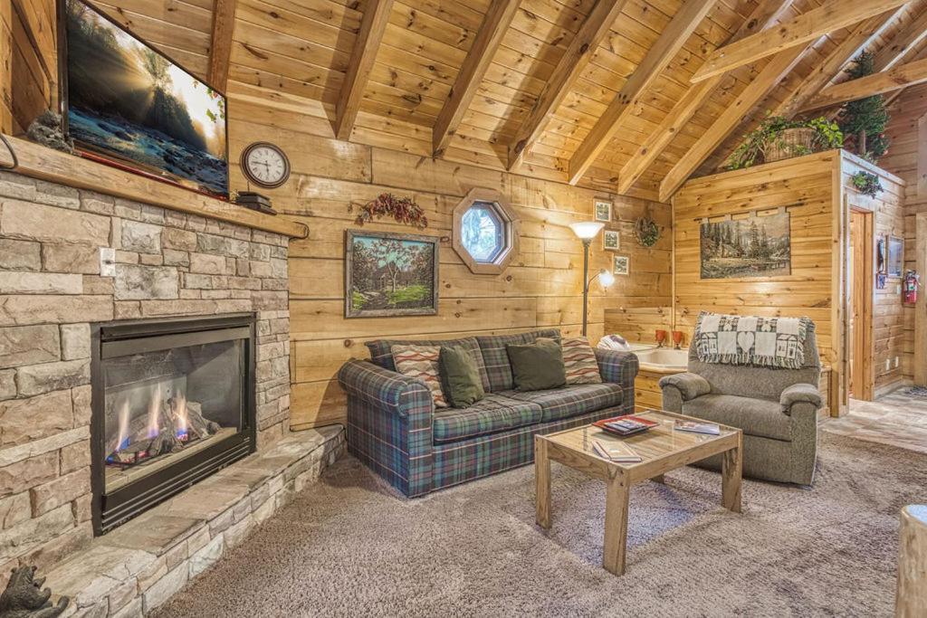 Mountain Eden, Hot Tub, Resort Pool, Wifi, 1089 Free Tickets Each Paid Day, Dollywood And More Гатлинбург Экстерьер фото