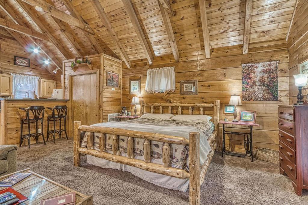 Mountain Eden, Hot Tub, Resort Pool, Wifi, 1089 Free Tickets Each Paid Day, Dollywood And More Гатлинбург Экстерьер фото